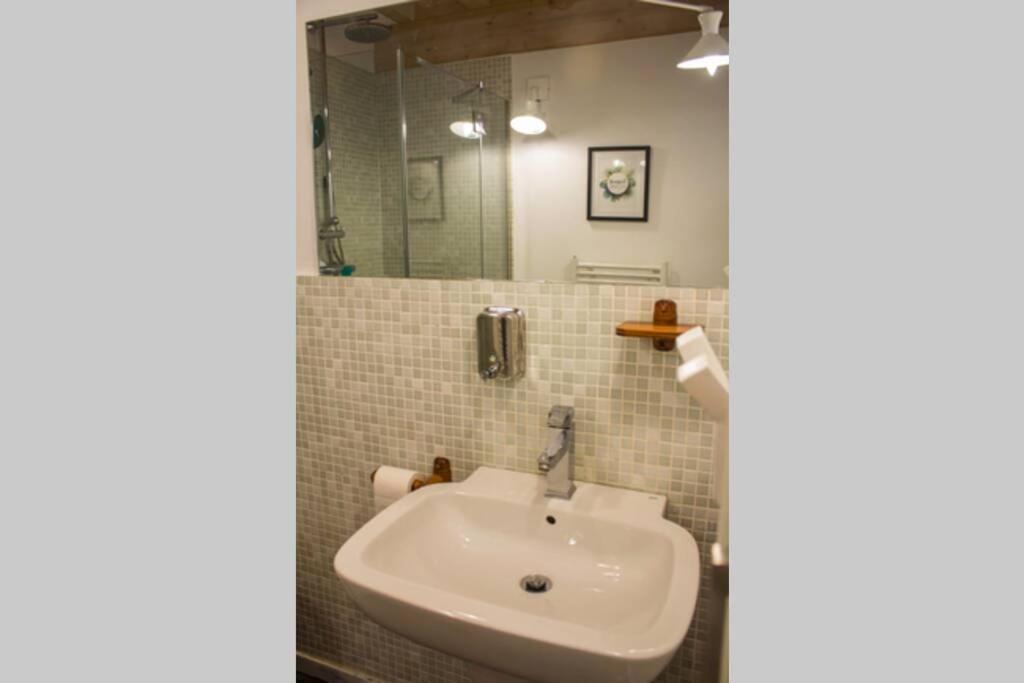 Tu Hogar En El Camino. Burgos Centro. Vut. Wifi Apartment ภายนอก รูปภาพ